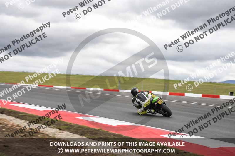 cadwell no limits trackday;cadwell park;cadwell park photographs;cadwell trackday photographs;enduro digital images;event digital images;eventdigitalimages;navarra;no limits trackdays;peter wileman photography;racing digital images;trackday digital images;trackday photos